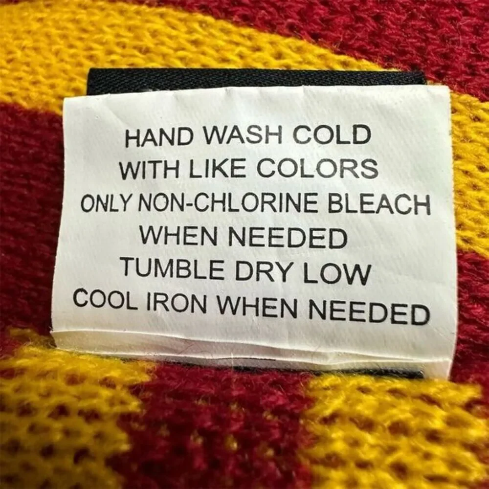 The Wizarding World of Harry Potter Gryffindor Scarf - Universal Studios Orlando
